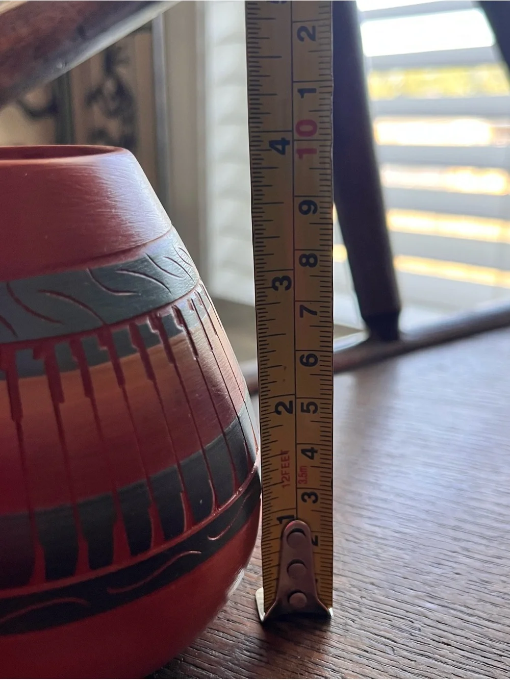 Hand-etched Navajo pottery vase handcrafted by Native American artist V. King.